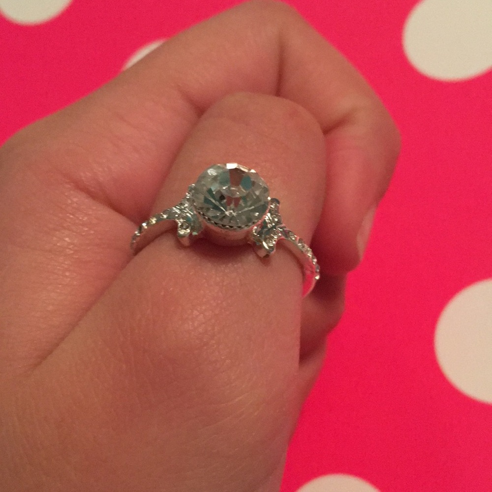 A ring - Picture 4 of 4